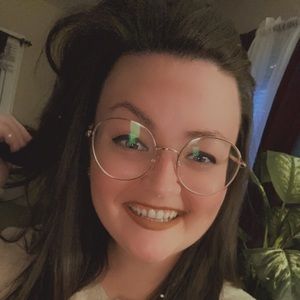 Meet your Posher, Alisha